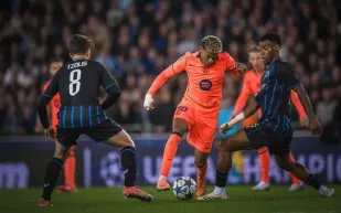 وكيل لامين يامال ينصحه بالاقتداء بميسي ورونالدو لتجاوز الضغوط