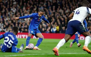 تشيلسي يخطف ديربي لندن ويصعد إلى المربع الذهبي (فيديو)