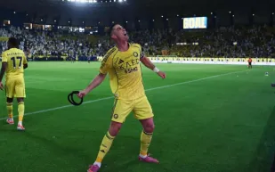 رونالدو يؤدي رقصة العرضة السعودية بعد هدفه الـ952 في مسيرته (فيديو) 