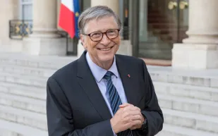 بيل غيتس يطرح رؤية وقائية لعصر الشيخوخة: "فحص بسيط قد يُغيّر المستقبل الصحي"