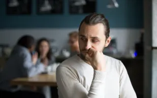 دراسة توضّح العلاقة بين صدمات الطفولة والاكتئاب