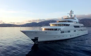 ما بعد الشراء: دليل مالكي اليخوت الفاخرة لنقلها بسلاسة وأمان 