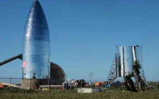 بلو أوريجن تحقق إنجازًا تاريخيًا بهبوط صاروخ نيو جلين على سفينة عائمة