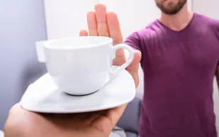 القهوة بعد الثانية ظهرًا.. عادة يومية تسرق نومك