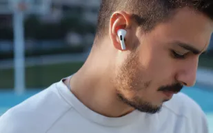 سماعات عزل الضوضاء قد تضر أكثر مما تنفع!