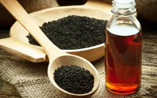 هل تساعد الحبة السوداء في خفض الكوليسترول؟ دراسة يابانية تجيب