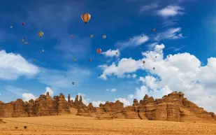 الصحراء العربيّة: رفاهية ومغامرة بين الرمال الذهبية