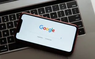 "ألفابت" تقترب من تحقيق رقم قياسي جديد في قيمتها السوقية