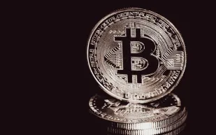 انهيار مفاجئ في سوق الكريبتو.. 1.3 مليار دولار تصفيات وبيتكوين تكسر مستوى 105 آلاف دولار