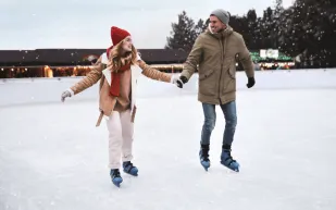 سيغيّر مفهوم المغامرات الشتوية.. أول منحدر تزلج دائري اصطناعي في العالم  (فيديو)