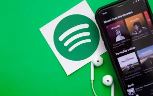 Spotify تطلق تلخيص الكتب الصوتية بالذكاء الاصطناعي على iOS.. تعرّف على كيفية تفعيلها