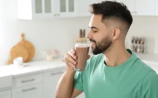 الجلوس المستمر يصيب الشرايين بالضرر… وهذه طريقة بسيطة لحمايتها