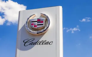 كاديلاك CT4 تُغادر المشهد.. وجنرال موتورز تُحضّر لمنصة سيدان جديدة