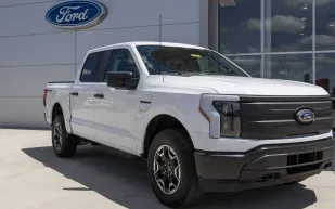 ثورة فورد الكهربائية تواجه العقبات: هل تنهي الشركة F-150 لايتنينج؟