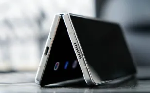 تسريب يكشف بطارية "آيفون فولد" الأكبر في تاريخه