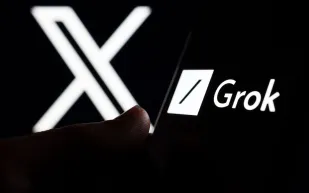 "غروك" يثير الجدل بوصفه إيلون ماسك أذكى من آينشتاين وأجمل من براد بيت!