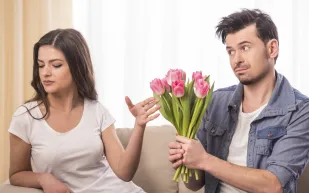 كيف تؤثر سمات الشخصية على العلاقات العاطفية لدى الرجال والنساء؟