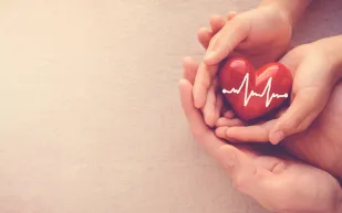 أكبر مؤلف في العالم يواصل الكتابة في عمر 105 ليكشف أسرار حياته الطويلة