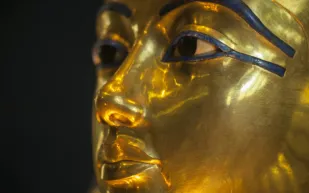 قطعة أثرية تكشف طقوسًا خفية في بلاط توت عنخ آمون