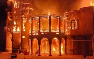 حريق ضخم يلتهم موقع تصوير مسلسل "النويلاتي" (فيديو)