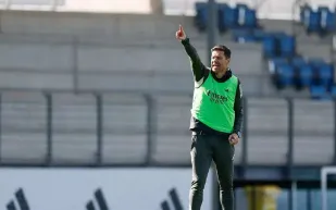 بعد الخسارة من ليفربول.. تشابي ألونسو يرفض التشكيك في روح ريال مدريد (فيديو)