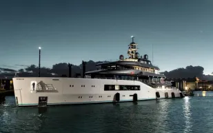  بقيمة 200 مليون دولار: تسليم يخت فائق الفخامة لملياردير أمريكي غامض