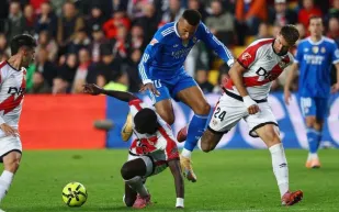 ريال مدريد يتعثر أمام رايو فايكانو ويهدر فرصة تعزيز الصدارة (فيديو) 