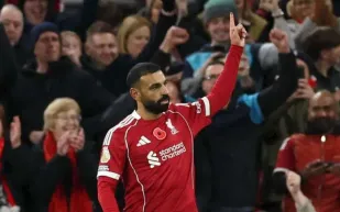 الفرعون المصري يكتب مجدًا جديدًا.. محمد صلاح يعادل إنجاز روني ويطارد راش 