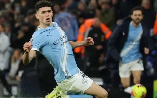 مانشستر سيتي يتخطى ليدز بصعوبة في الوقت بدل الضائع (فيديو)