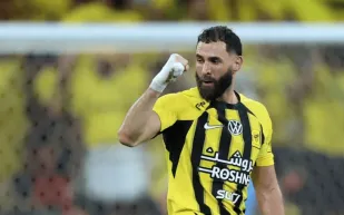  نجم الاتحاد السابق يؤكد توقيع بنزيما عقد التمديد مع العميد (فيديو)