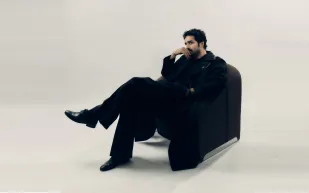 من جدة إلى العالمية.. براء عالم يتصدر غلاف مجلة "الرجل"