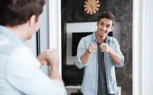 سعادتك الزوجية تبدأ بفهم نفسك: كيف يعزز الرجل وعيه الذاتي؟