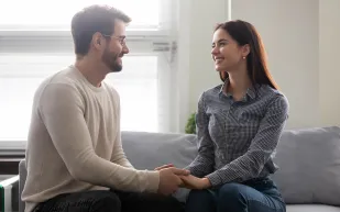 للحب لغات مختلفة: دور الرجل في التواصل غير اللفظي مع الزوجة