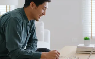 هل سينهي الذكاء الاصطناعي كل الوظائف؟ لينكدإن تقدّم مفاجأة