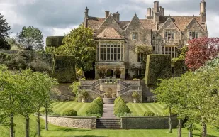 أحد أجمل منازل بريطانيا.. قصر جين سيمور في سومرست للبيع