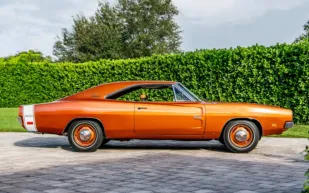 عرض سيارة دودج تشارجر 500 هيمي نادرة موديل 1969 للبيع