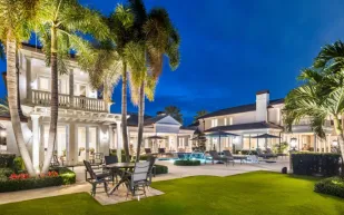 قصر الأحلام في فلوريدا يعود للبيع بسعر قياسي بعد تجديده بالكامل