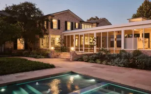 نجمة هوليوود إيما ستون تعرض منزلها للبيع.. فكم بلغ سعره؟