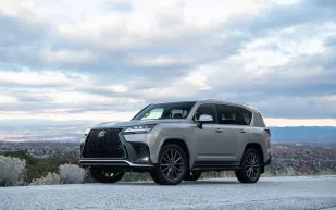 تجربة قيادة لكزس LX600.. رواية تتجاوز حدود الإرث المجيد  