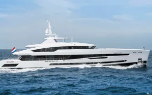 يخت Santosha.. قصر يتهادى على الأمواج