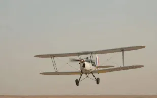 الجناح الأيسر للطائرة احتك بالأرض.. هبوط اضطراري في مطار بارانكويلا بكولومبيا (فيديو)