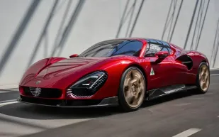 الأجمل في العالم.. سيارة ألفا روميو 33 سترادالي تبهر عشاق السيارات