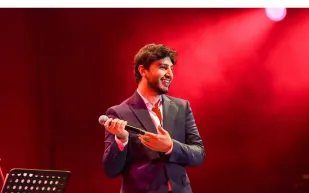 محمد فضل شاكر يرفع مستوى الحماس في مهرجان “ساوندستورم”