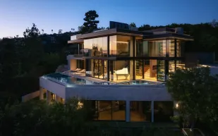 موسيقي بريطاني يعرض قصره الفاخر في هوليوود هيلز للبيع بـ85 مليون دولار