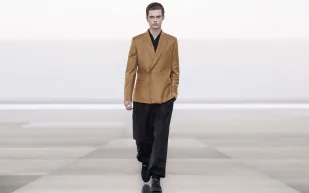 إطلالتك تعبر عنك...  حين تتحرّر النِّسَب وتتجلّى الألوان