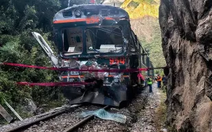 حادث مروع في قلب جبال بيرو: قطاران يصطدمان قرب ماتشو بيتشو (فيديو)