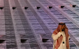 ما تفاصيل لائحة "الموارد البشرية" حول الزي الوطني والسلوك الوظيفي؟