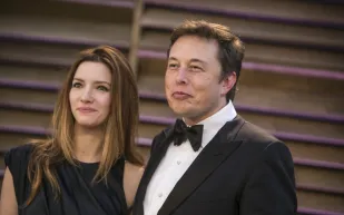 زوجة إيلون ماسك السابقة تكشف موقفًا مؤثرًا في عيد الميلاد.. لماذا خرج حافي القدمين؟