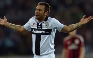 "قد ينتهي مثل مورينيو".. كاسانو يفتح النار على أليغري!