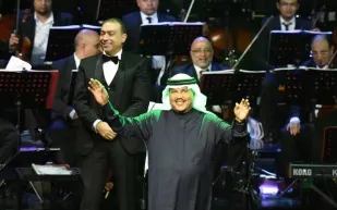 محمد عبده يطرب جمهور البحرين في ليلة استثنائية (فيديو)